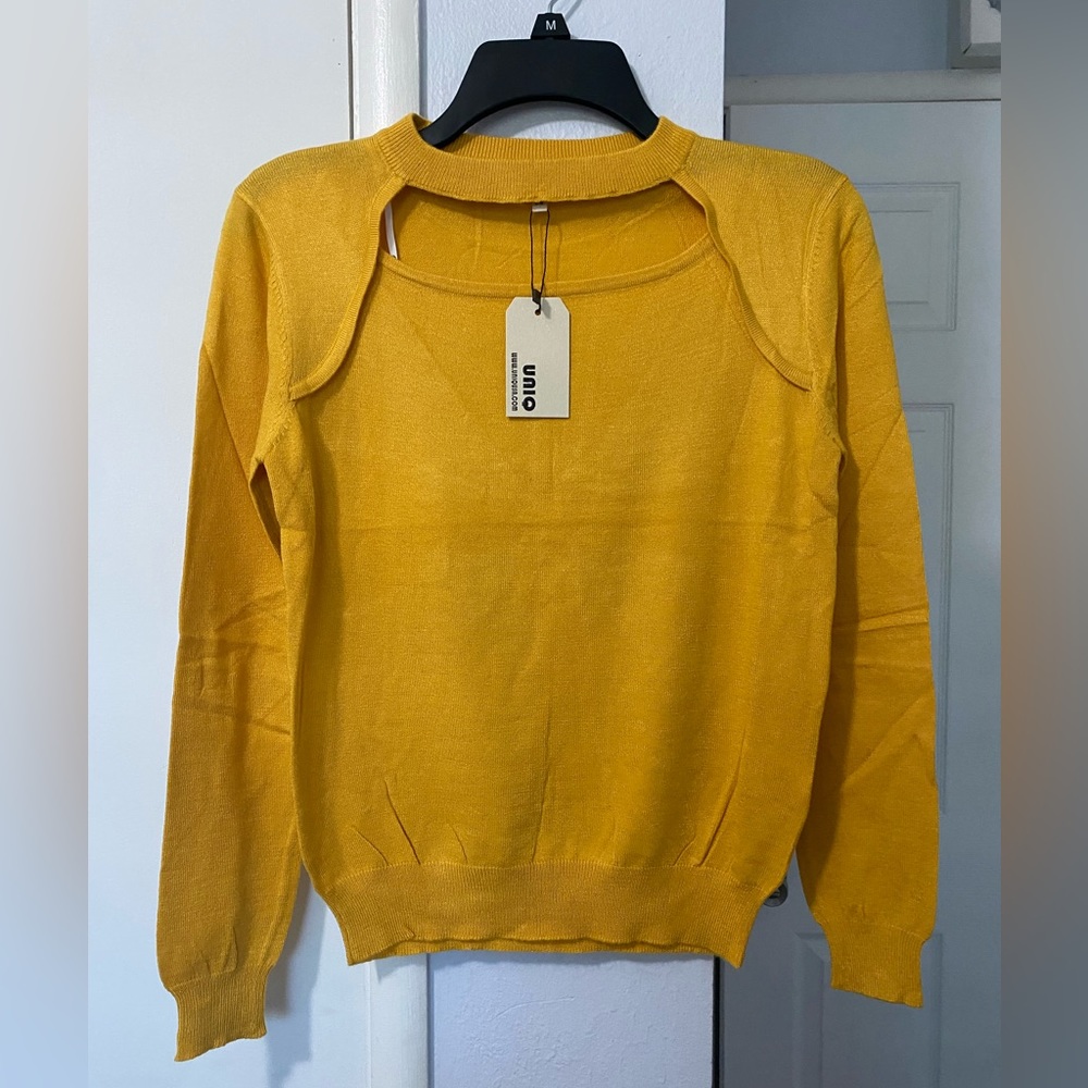 UNIQ Mustard Yellow Knit Long sleeve Sweater Size Small Medium